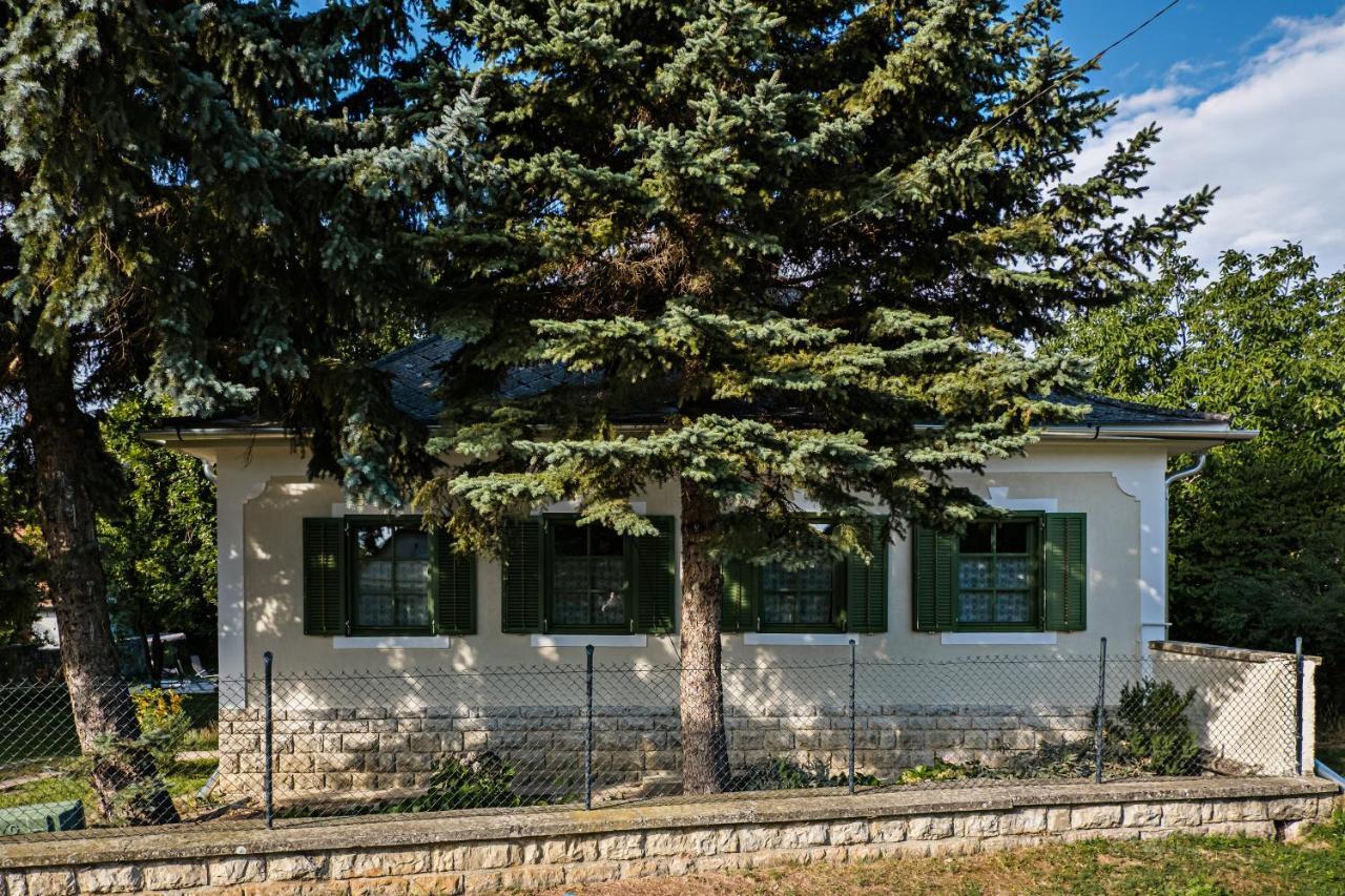 Erdős Vendégház Pécsely Extérieur photo