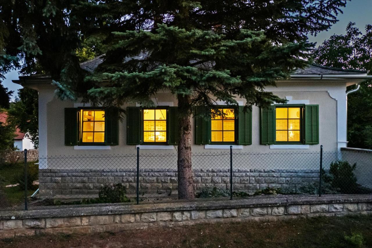 Erdős Vendégház Pécsely Extérieur photo